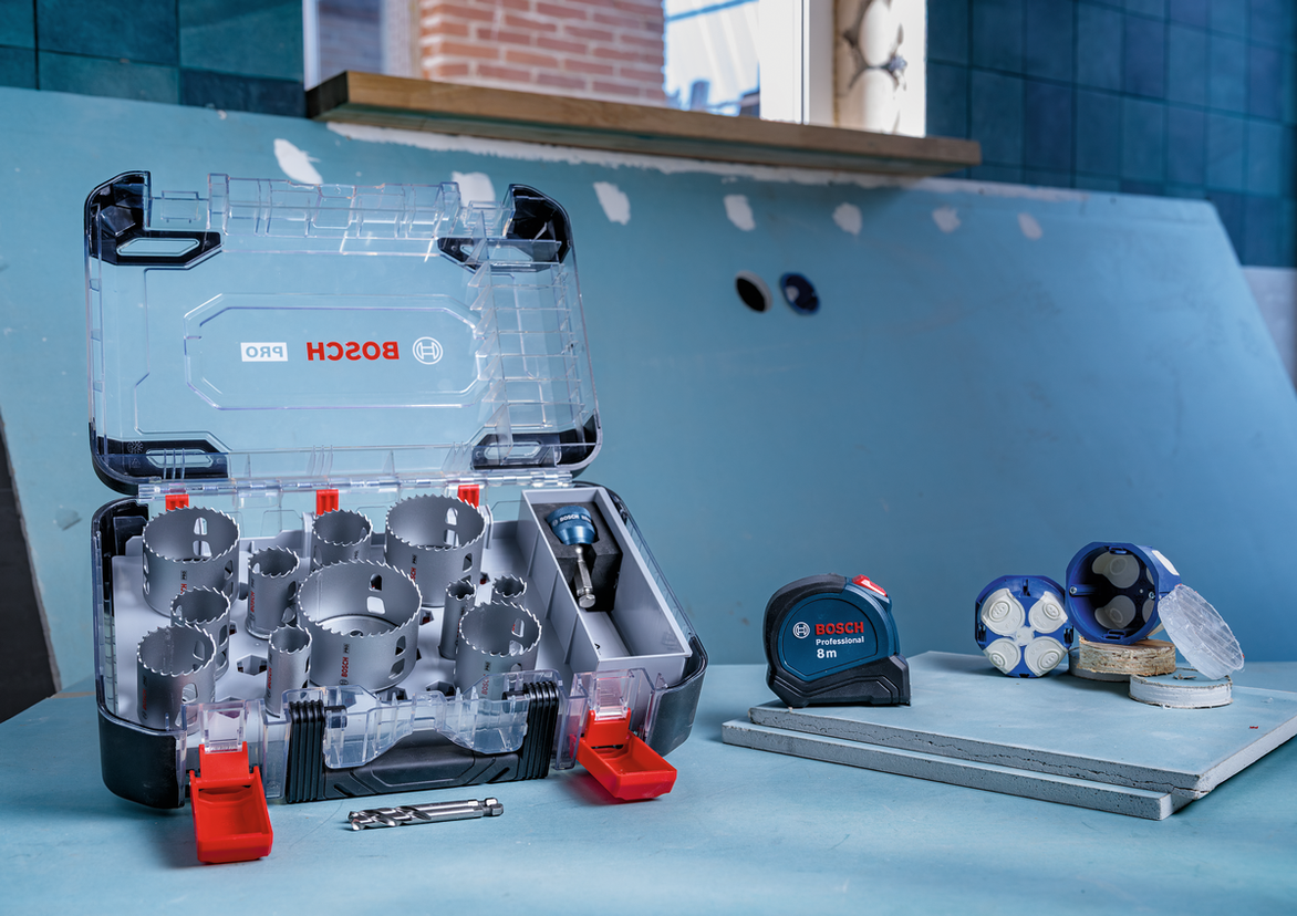Bosch PRO Multi Material PC Plus Lochsägen-Set und Maßband.