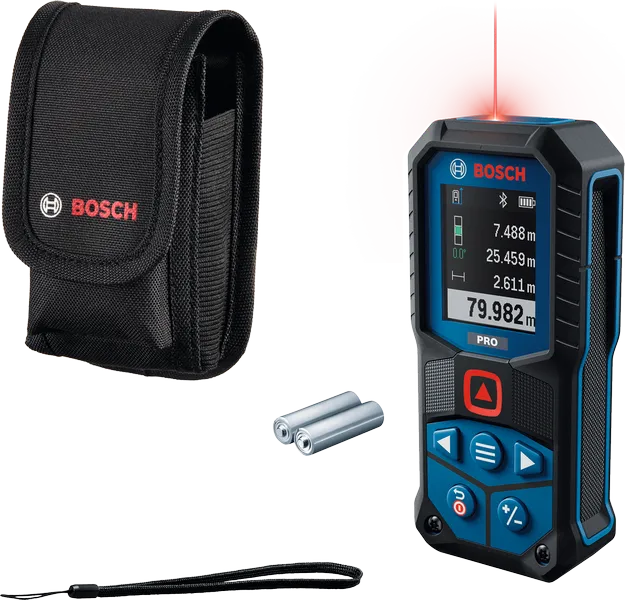 Télémètre laser Bosch GLM80-35C avec étui de transport et piles.