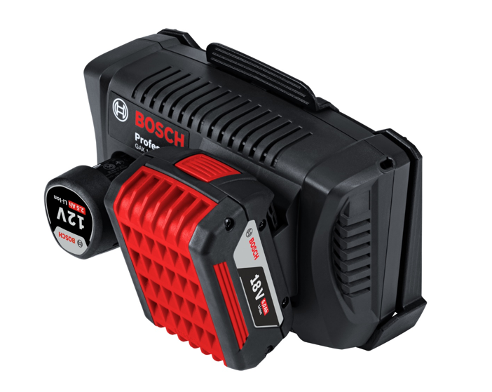 Een zwart-rode Bosch Professional gereedschap met een 18V batterij, op een witte achtergrond.