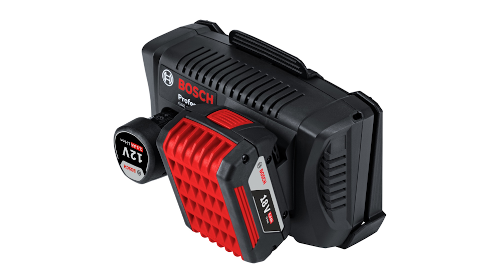 Un outil Bosch Professional noir et rouge avec batterie 18V, posé sur fond blanc.