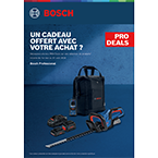 Un sac à dos noir Bosch Professional se tient sur un fond bleu, à côté d'un ensemble d'outils sans fil.