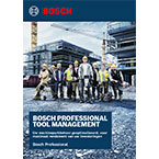 Een team in veiligheidskleding op een bouwplaats, met gebouwen op de achtergrond.