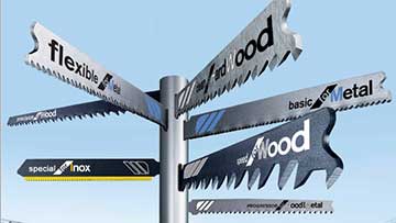 Panneau indiquant des lames Bosch pour bois et métal, avec des inscriptions colorées.