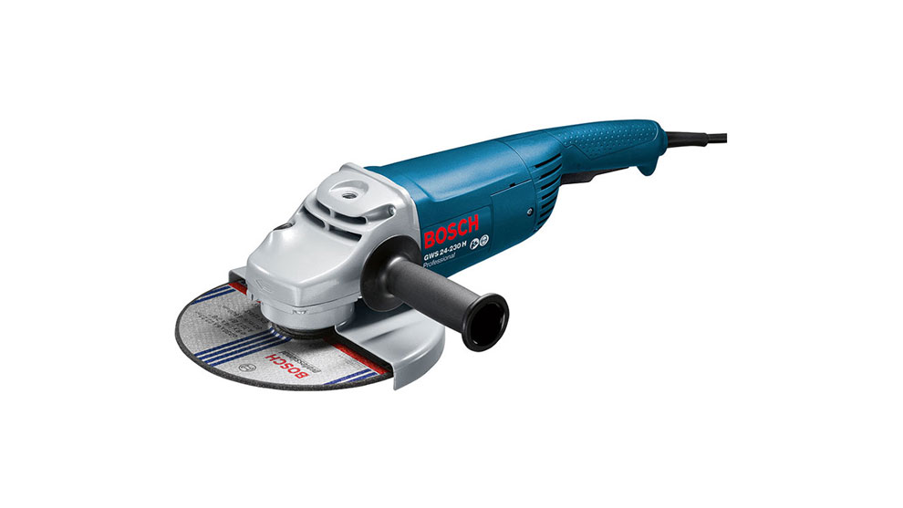 Син ъглошлайф Bosch Professional с диск и захранващ кабел.