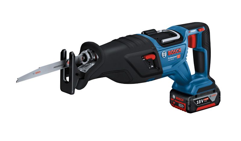 Akumulátorová ocasní pila Bosch GSA 18V-28 se sadou 25 kotoučů.