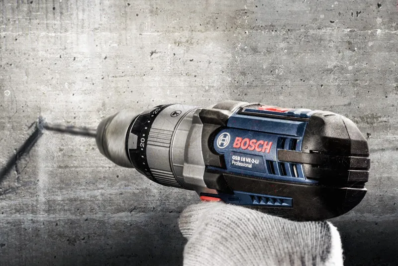 Taladro en pared de hormigón.