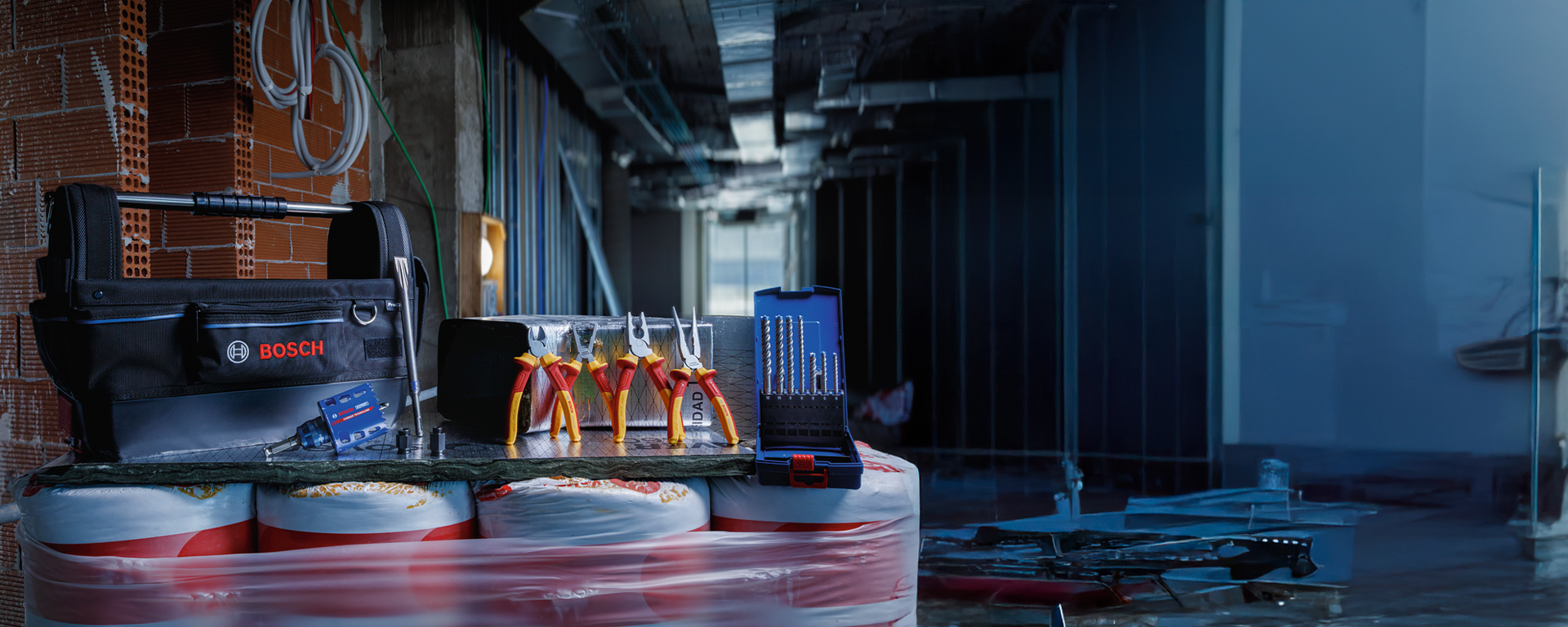 CHEGARAM AS FERRAMENTAS MANUAIS PARA ELETRICISTA