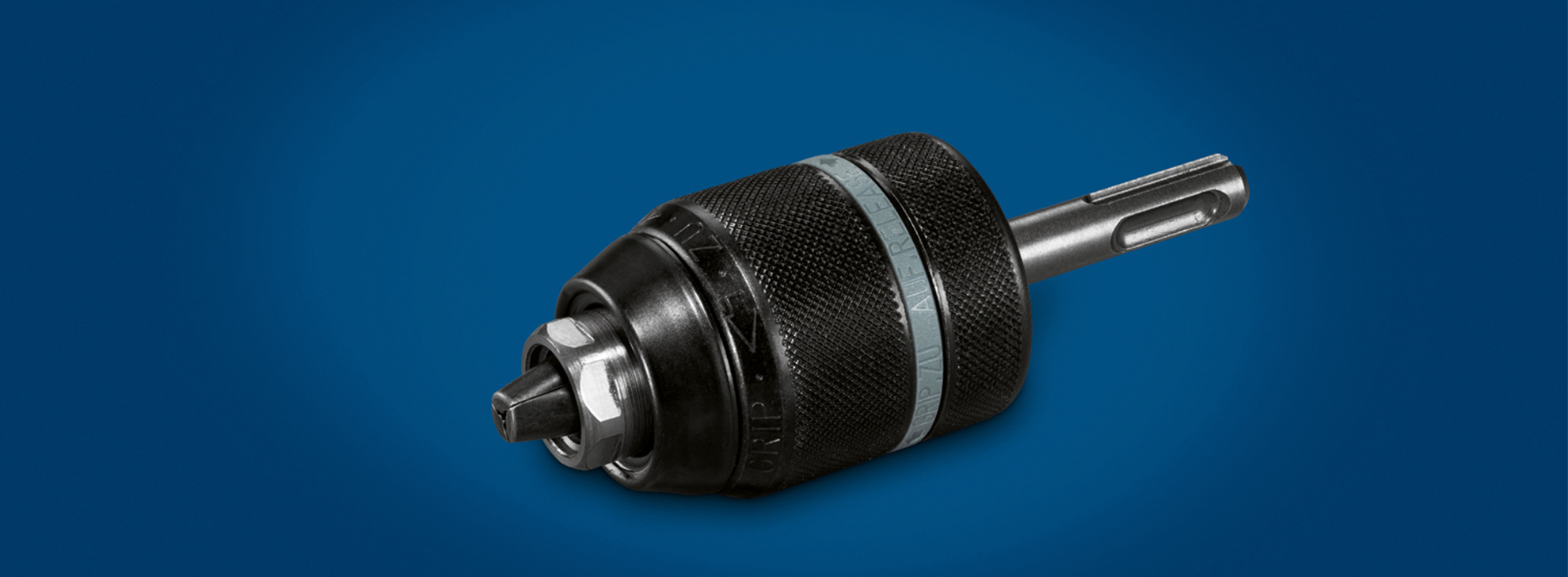 Um mandril preto da Bosch Professional repousa sobre um fundo azul.