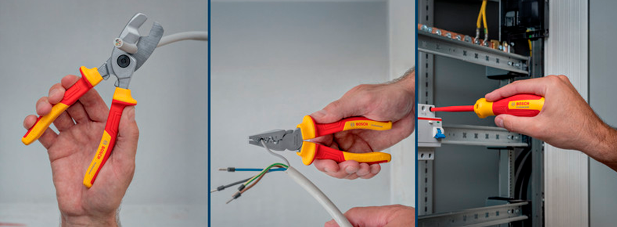 Um par de alicates Bosch Professional vermelhos e amarelos é segurado em uma mão, enquanto um fio está sendo descascado com outra ferramenta na outra mão. O fundo mostra um armário de metal com componentes elétricos.