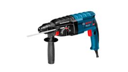 Um martelete rotativo azul Bosch Professional repousa sobre uma superfície branca.