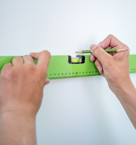 ¡Lleno de marcas<br>la pared!