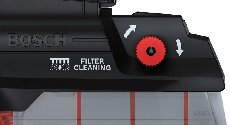 Aspirateur de poussière Bosch GDE 28 D avec bouton de nettoyage du filtre.