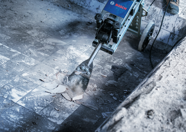 Grattoir de sol Bosch PRO HEX 28 pour enlever les carreaux de sol.