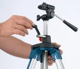 Nastavení výšky stavebního stativu Bosch BT 250.