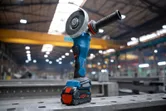 Bosch GWS 18V-15 P Akku-Winkelschleifer auf der Werkbank.