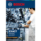 Ein Arbeiter von Bosch prüft Werkzeuge in einer Produktionsumgebung.