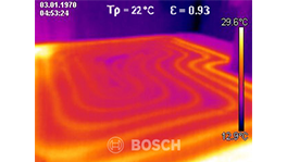 Thermogramm zeigt Temperaturverteilung in lila-orange Farbverlauf. Bosch Logo sichtbar.