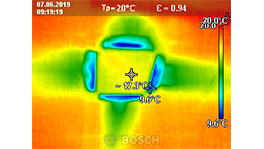 Thermografie-Bild zeigt Temperaturverteilung mit blauen und roten Bereichen.