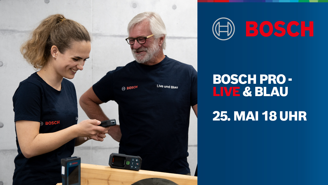 Zwei Personen in Bosch-Shirts betrachten ein Werkzeug auf einem Tisch in einem hellen Raum.