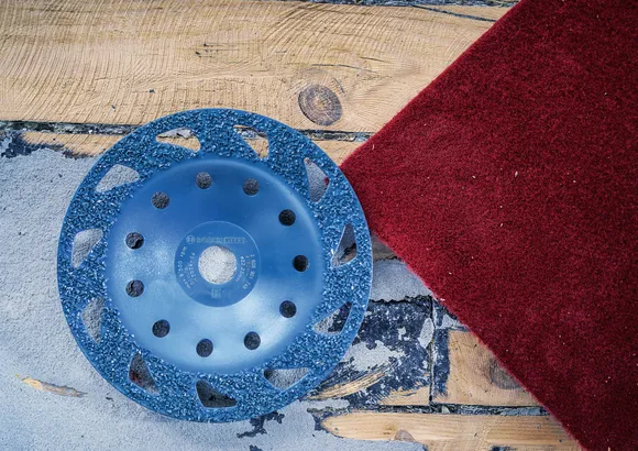 Bosch EXPERT hårdmetalslibekop til betonoverflader.