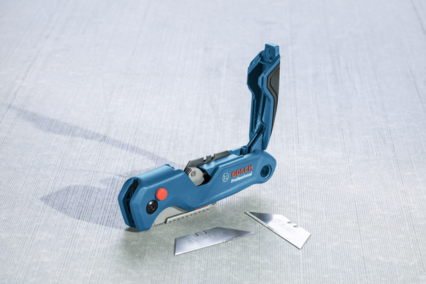 Bosch foldekniv med to ekstra blade.