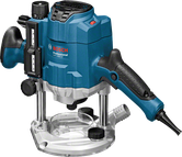 Bosch GOF 1250 CE frees ergonoomiliste käepidemetega.