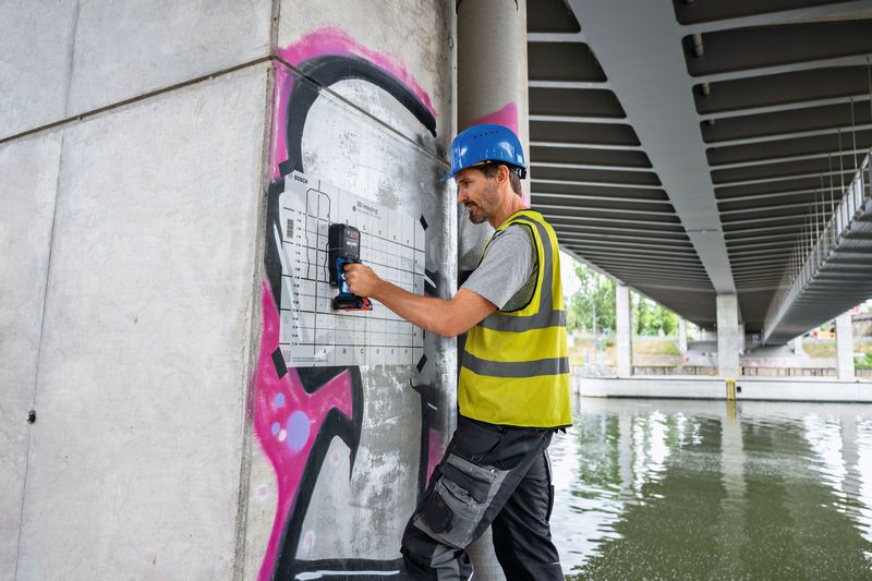 Bosch D-tect18V-200-17C radaritehnoloogiaga detektor.