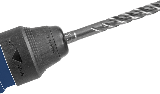 Primer plano de un taladro con una broca en espiral acoplada para perforar materiales de alta resistencia.