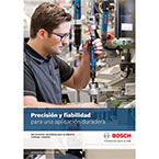 Un hombre trabaja con herramientas Bosch en un entorno industrial.