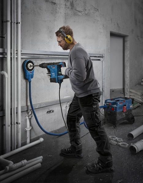 Bosch GBH 6-42 C -poravasara poraa seinään.