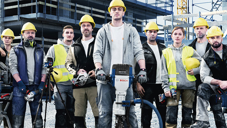 TYYTYVÄISYYSTAKUUN.