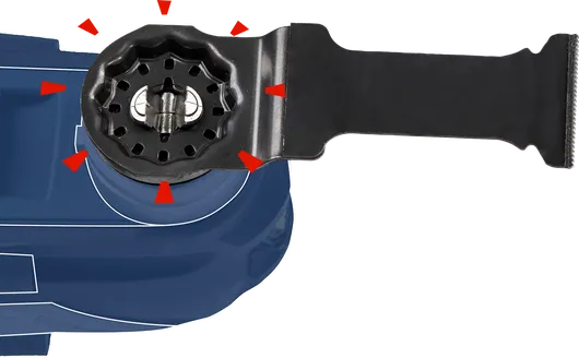 Outil oscillant muni d'une lame de coupe fixée sur un support en forme d'étoile.
