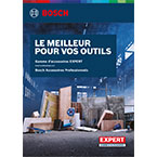 Un manuel Bosch Expert posé sur un fond d'outils et de matériaux variés.