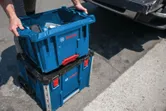 Σύστημα στοίβαξης κιβωτίων Bosch L-BOXX Contractor σε θήκη μεταφοράς.