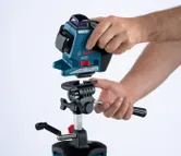 Bosch laserski nivelator montiran na građevinski stativ BT 250.