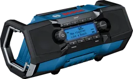 Bosch GPB 18V-2 SC radio za gradilište s adapterom za napajanje.