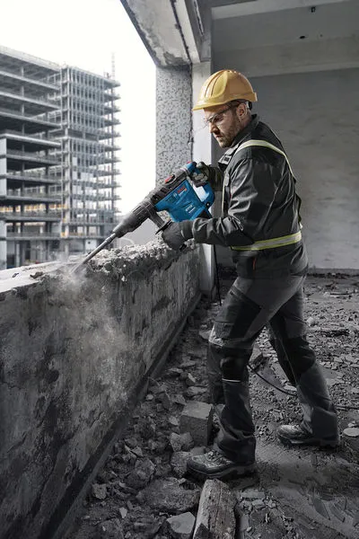 Koristi se Bosch GBH 6-42 C rotacijski čekić sa SDS max prihvatom.