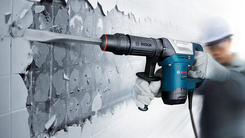Bosch GSH 500 demolition hammer breaking wall tiles.