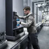 Bosch ISR 18V-30 PHX, avvitatore a impulsi a batteria in uso.