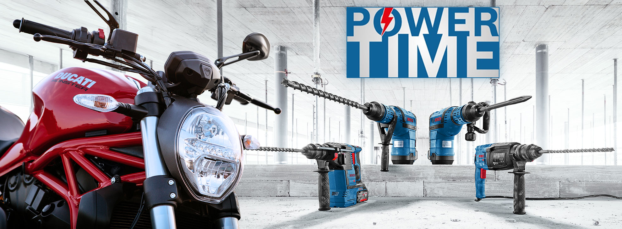 Moto Ducati rossa e attrezzi Bosch Professional su sfondo chiaro.