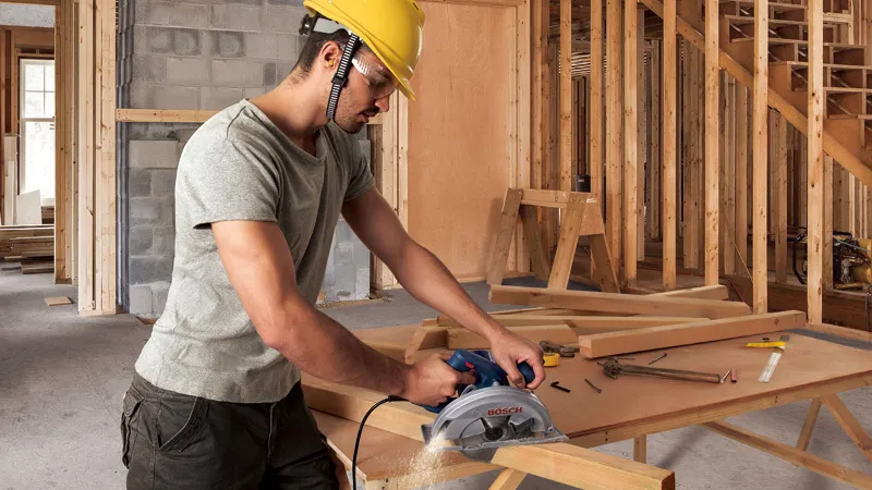 Man using circular saw.