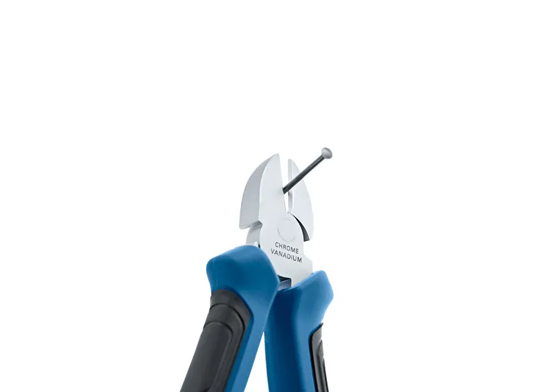 Плоскогубцы Bosch из набора ручных инструментов из 16 предметов для резки проволоки.