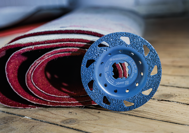 Bosch Expert Carbide rupjās slīpēšanas disks grīdas tīrīšanai.