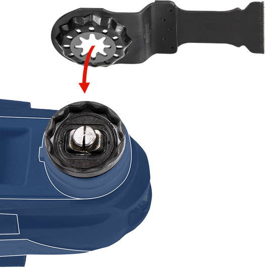 Lame d'outil oscillante alignée en vue de sa fixation sur une tête d'outil.