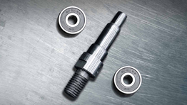 Orodje Bosch Professional z dvema ležajema na kovinski površini.