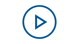 Pistola de pregos a bateria azul Bosch Professional em uma bancada com acessórios.