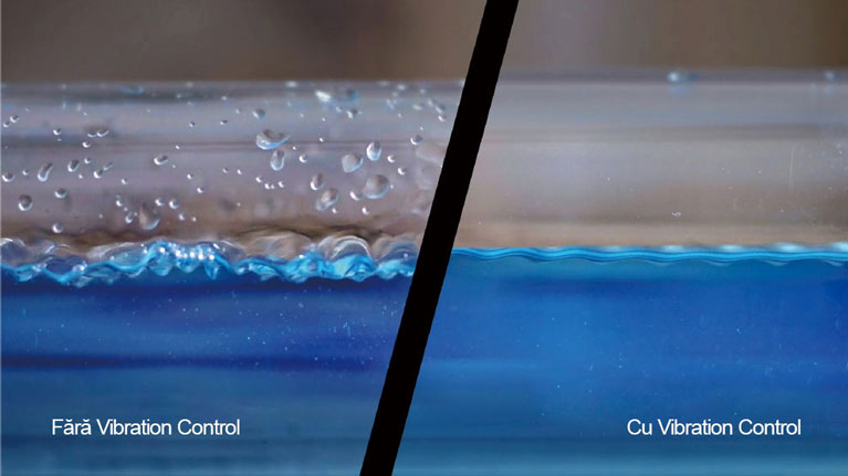 Două suprafețe de apă cu bule, stânga fără, dreapta cu control al vibrațiilor.