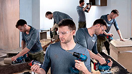 Ремесленник использует инструменты Bosch в светлом помещении.