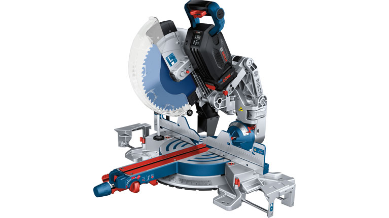 Pokosová pila Bosch Professional s modrým a stříbrným krytem.