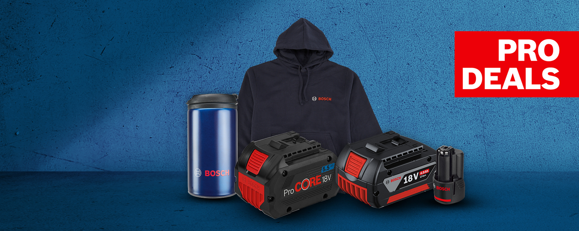 Професионален суитшърт Bosch, две батерии и синя чаша на син фон.